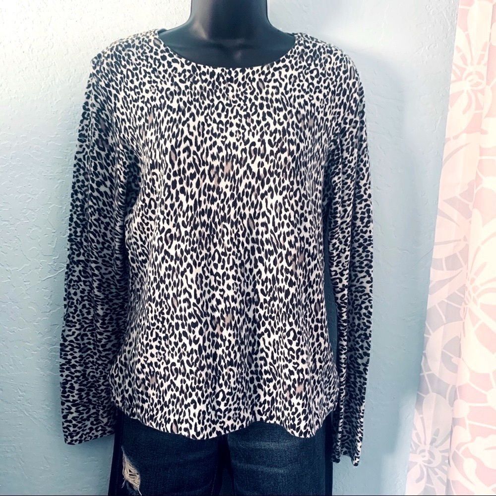 Croft & Barrow Cheetah Print Sweater. Size Medium.